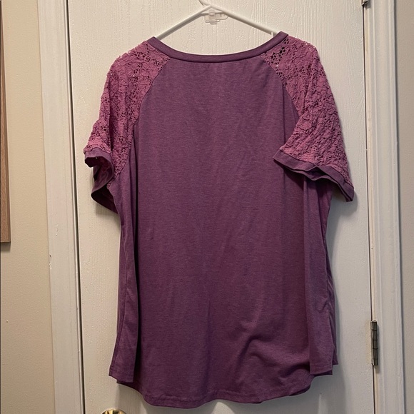 Beautiful Top - Picture 3 of 3